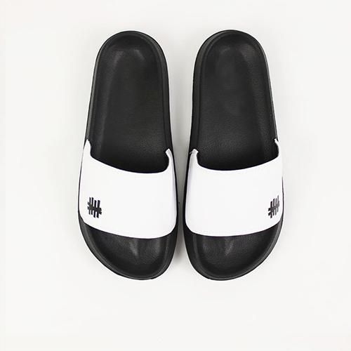 Pack Street & Gym Homme : Débardeurs, Écouteurs Sans Fil et Claquettes de Sport